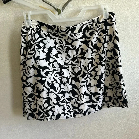 Tehama Black & White Floral Golf Skort - Size 10 - Picture 2 of 13